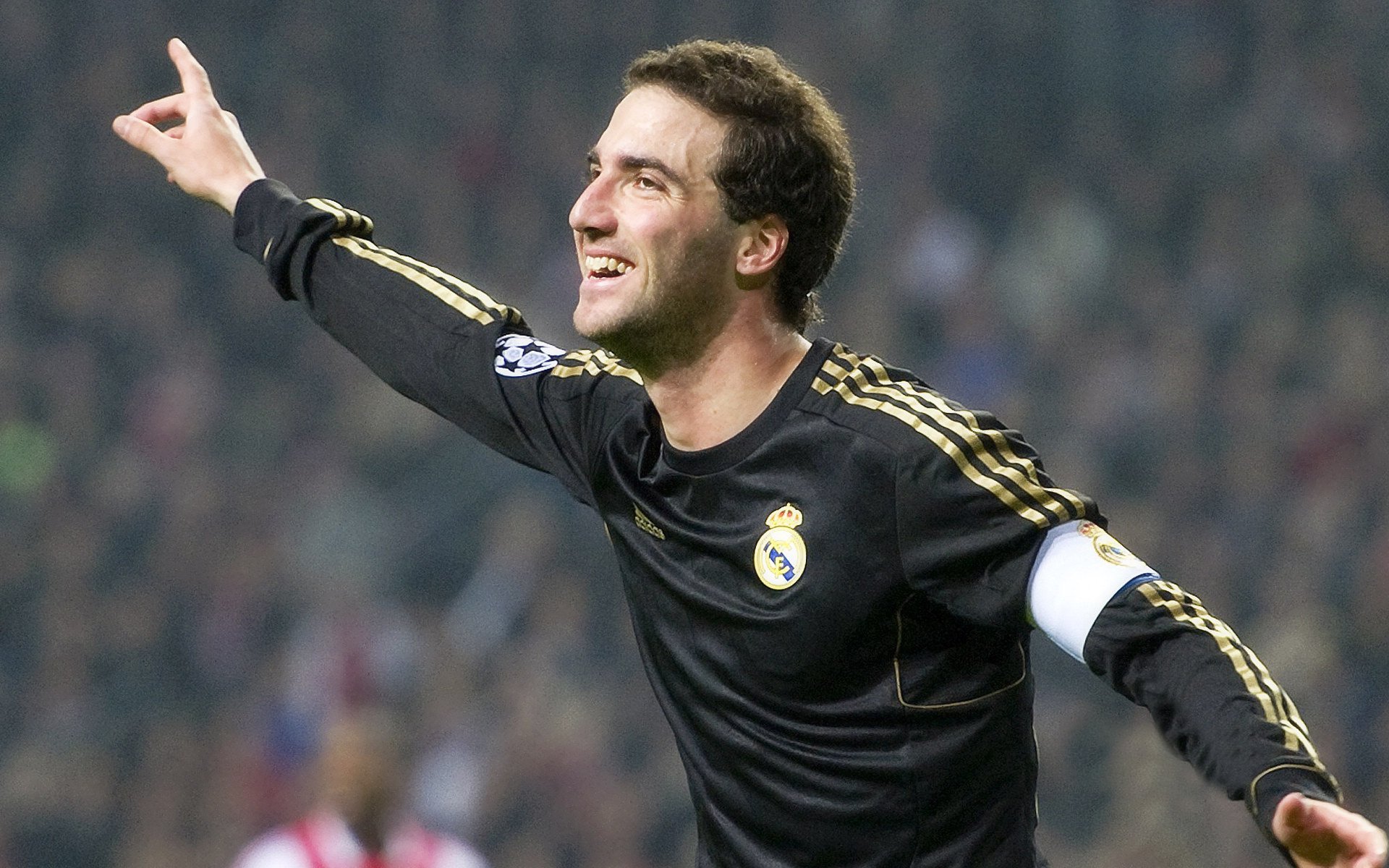 罗瓦勒取得连胜,法甲赛场状态火爆,罗瓦伊纳